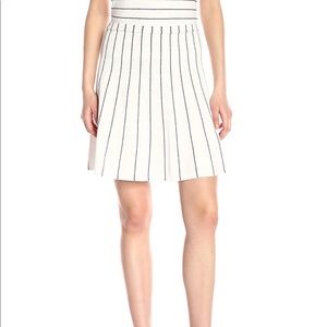 Theory lotamee P Flare skirt